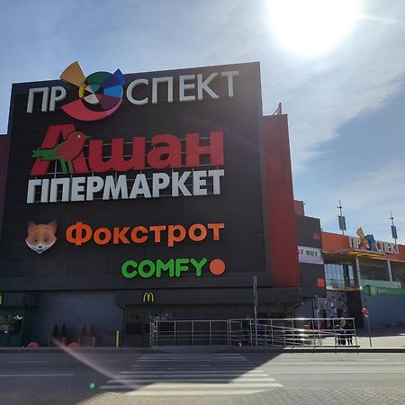 Квартири Люкс Метро Чернігівська Kyiv Exterior foto